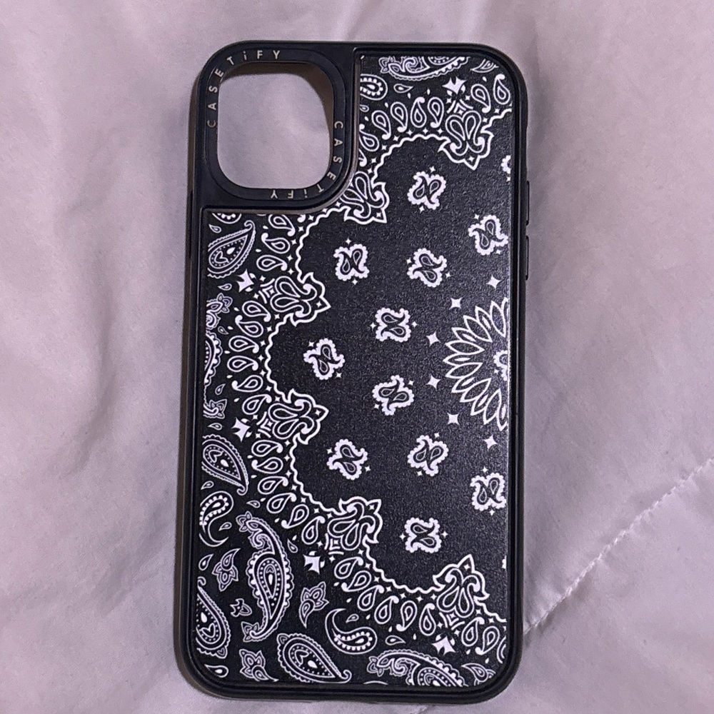 CASETIFY IPhone 11 Bandana Print